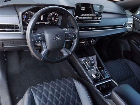 Used 2023 Mitsubishi Outlander SEL image 10