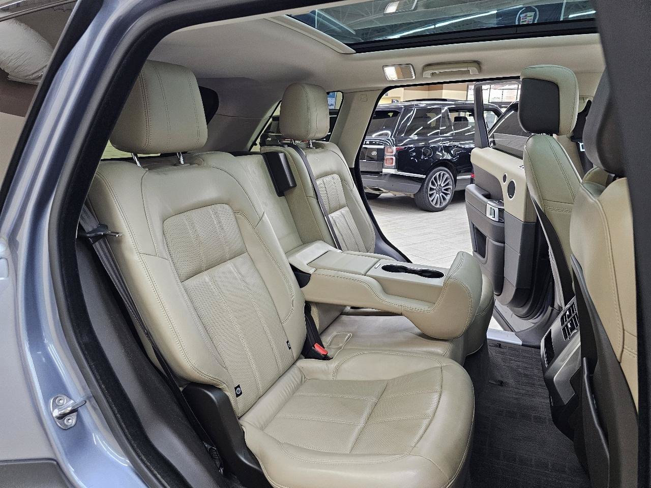Used 2018 Land Rover Range Rover Sport HSE AWD/4WD image 24