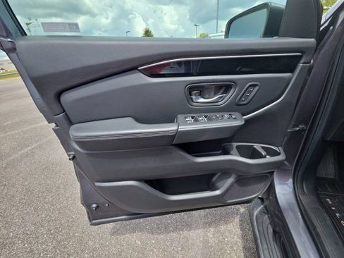 Used 2024 Honda Pilot Touring image 20