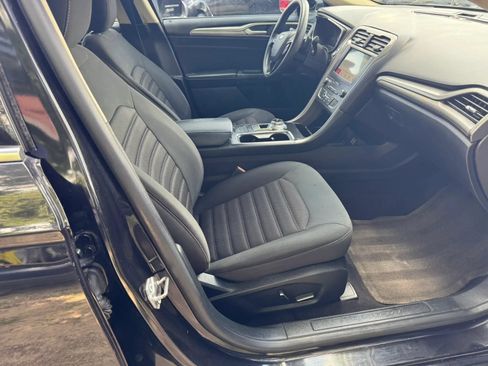 Used 2019 Ford Fusion SE FWD image 25