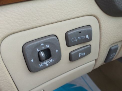 Used 2004 Lexus LS 430 image 28