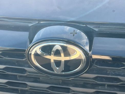 Used 2021 Toyota RAV4 XLE FWD image 13
