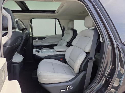 New 2026 Lincoln Navigator Reserve AWD/4WD image 10