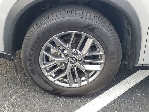 Used 2024 Nissan Rogue S image 30