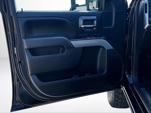 Used 2016 Chevrolet Silverado 2500 LT w/ Midnight Edition AWD/4WD image 24