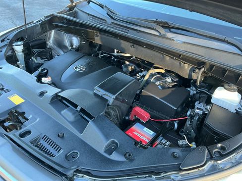 Used 2019 Toyota Highlander Limited Platinum image 22