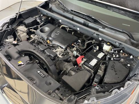 Used 2021 Toyota RAV4 XLE FWD image 11