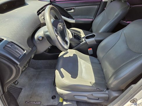 Used 2014 Toyota Prius Three image 8