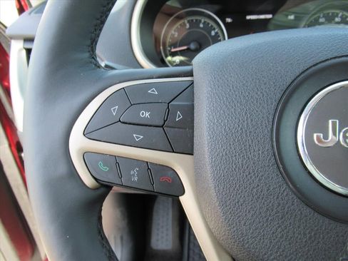 Used 2014 Jeep Cherokee Limited w/ Luxury Group AWD/4WD image 24