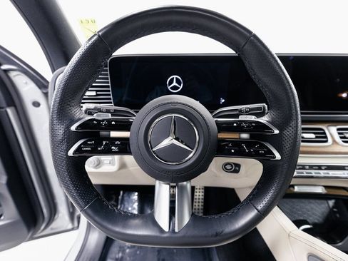 Used 2025 Mercedes-Benz GLS 450 4MATIC image 12