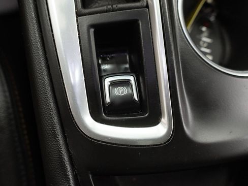 Used 2020 Chevrolet Equinox Premier FWD image 23