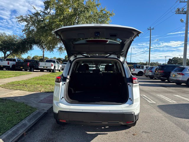 Used 2024 Nissan Rogue S AWD/4WD image 17
