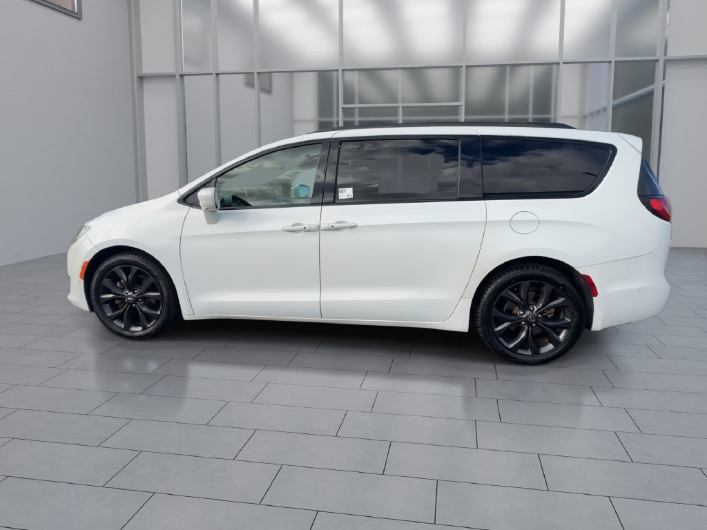 Used 2020 Chrysler Pacifica Touring-L Plus w/ Advanced Safetytec Group FWD image 5