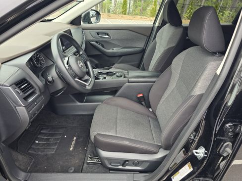 Used 2023 Nissan Rogue SV image 11