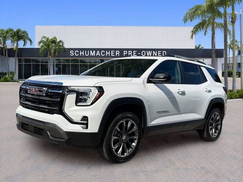 Used 2026 GMC Terrain Elevation w/ Elevation Premium Package FWD image 3