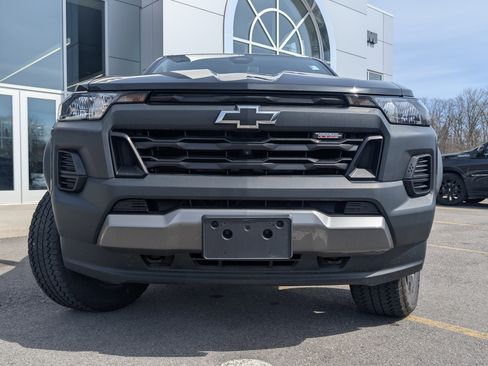 Used 2023 Chevrolet Colorado Trail Boss w/ Technology Package image 2