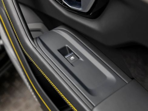 Used 2022 Lamborghini Urus image 54