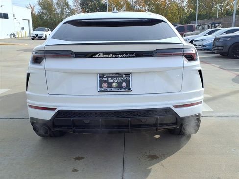 Used 2022 Lamborghini Urus image 8