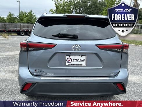 Used 2022 Toyota Highlander XLE FWD image 6