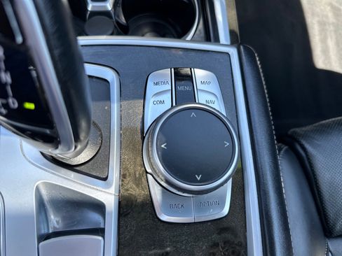 Used 2020 BMW 745e xDrive AWD/4WD image 41