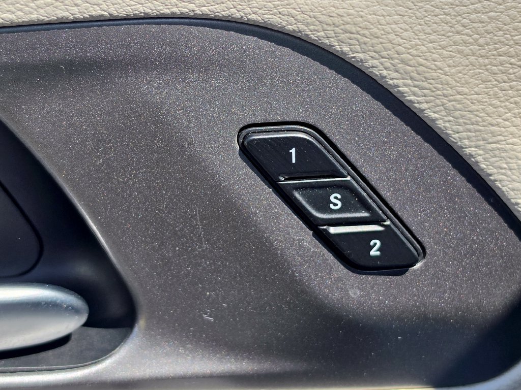 Used 2023 Chrysler Pacifica Touring-L FWD image 11