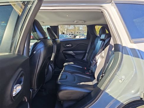 Used 2022 Jeep Cherokee Latitude Lux image 9