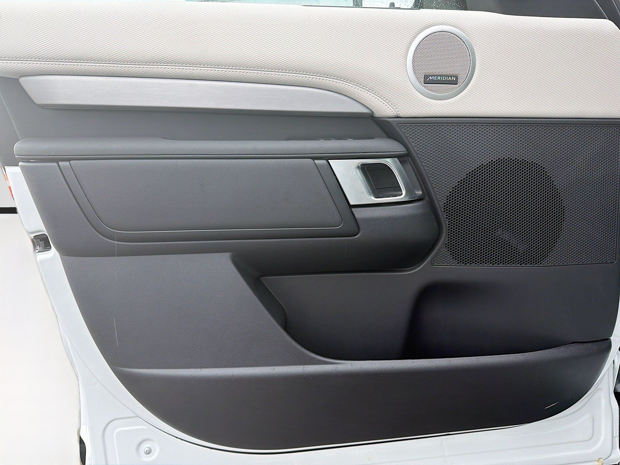 New 2026 Land Rover Discovery Limited Edition AWD/4WD image 23