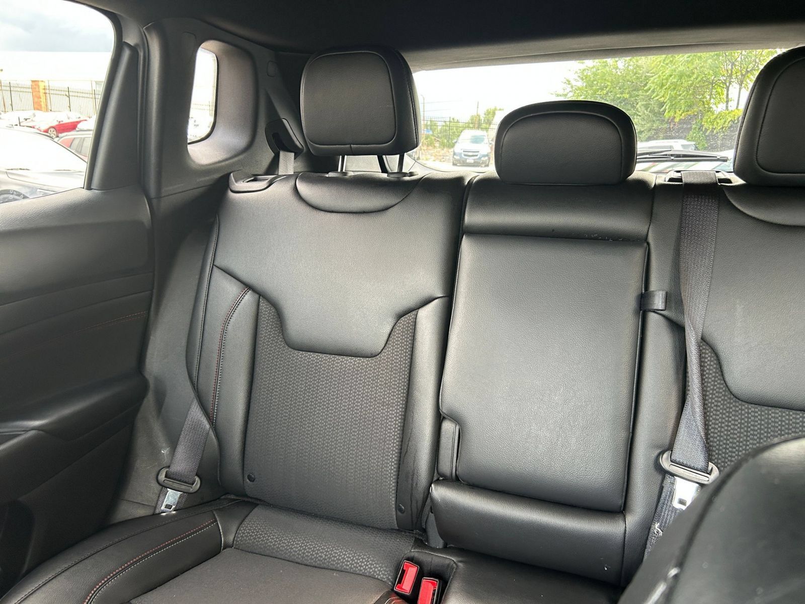 Used 2025 Jeep Compass Trailhawk AWD/4WD image 33