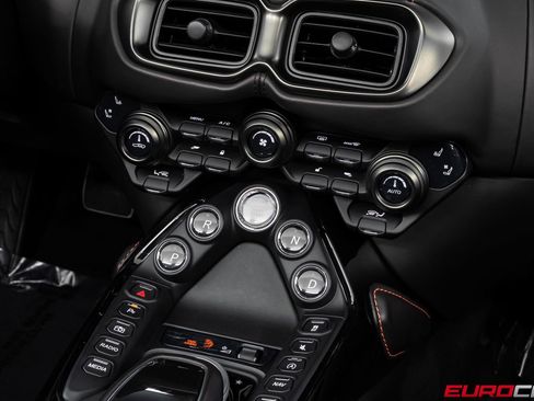 Used 2022 Aston Martin V8 Vantage Roadster image 33