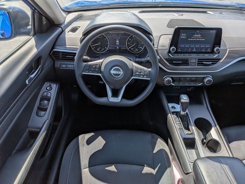 Used 2025 Nissan Altima 2.5 SV FWD image 28