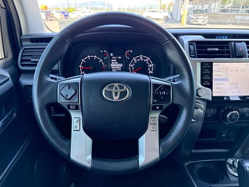 Used 2020 Toyota 4Runner SR5 Premium w/ Moonroof Package AWD/4WD image 24