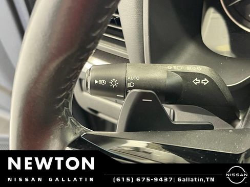 Used 2023 Nissan Rogue SV w/ SV Premium Package AWD/4WD image 14
