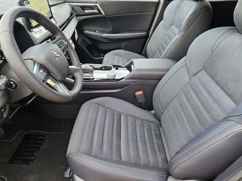 New 2026 Mitsubishi Outlander SE image 10