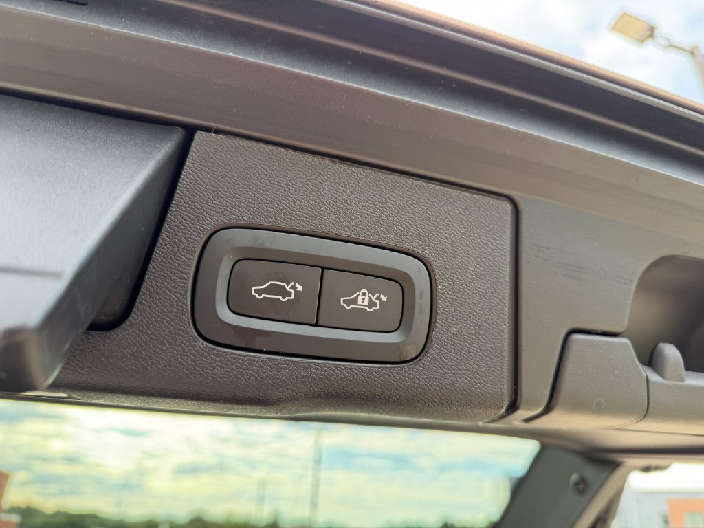 Certified 2026 Volvo XC60 B5 Plus AWD/4WD image 33