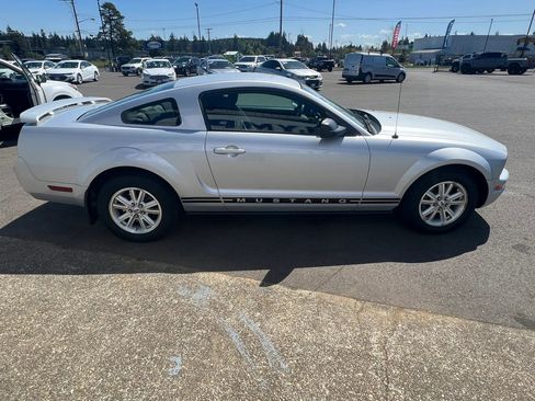 Used 2006 Ford Mustang Coupe RWD image 4