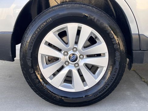 Used 2019 Subaru Outback 2.5i Premium image 6