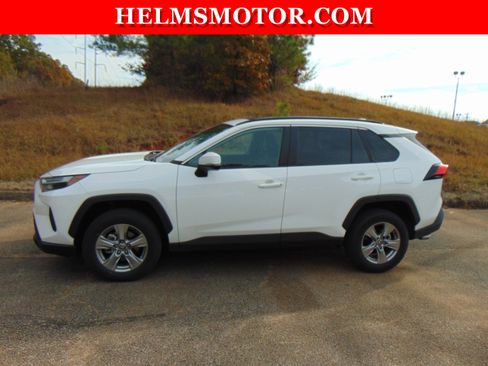 Used 2025 Toyota RAV4 XLE image 1