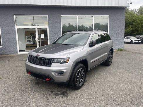 Used 2020 Jeep Grand Cherokee Trailhawk image 2