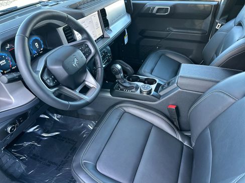 New 2025 Ford Bronco Outer Banks w/ Sasquatch Package image 9