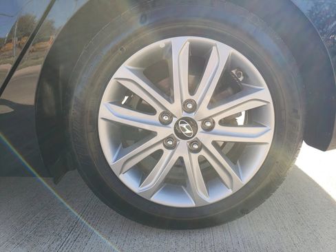 Used 2014 Hyundai Elantra SE w/ Option Group 02 FWD image 10
