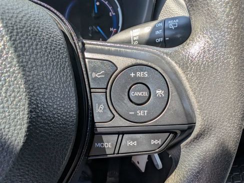Used 2024 Toyota RAV4 LE AWD/4WD image 25