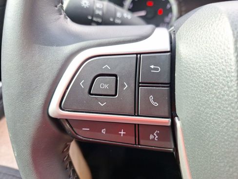 Used 2024 Toyota Highlander LE image 22