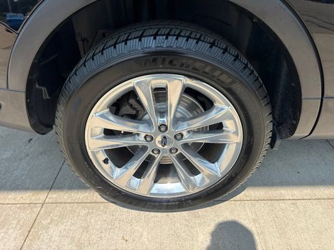 Used 2018 Ford Explorer Limited w/ Equipment Group 301A AWD/4WD image 19