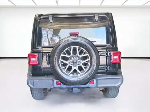 Used 2024 Jeep Wrangler Unlimited Sahara AWD/4WD image 5