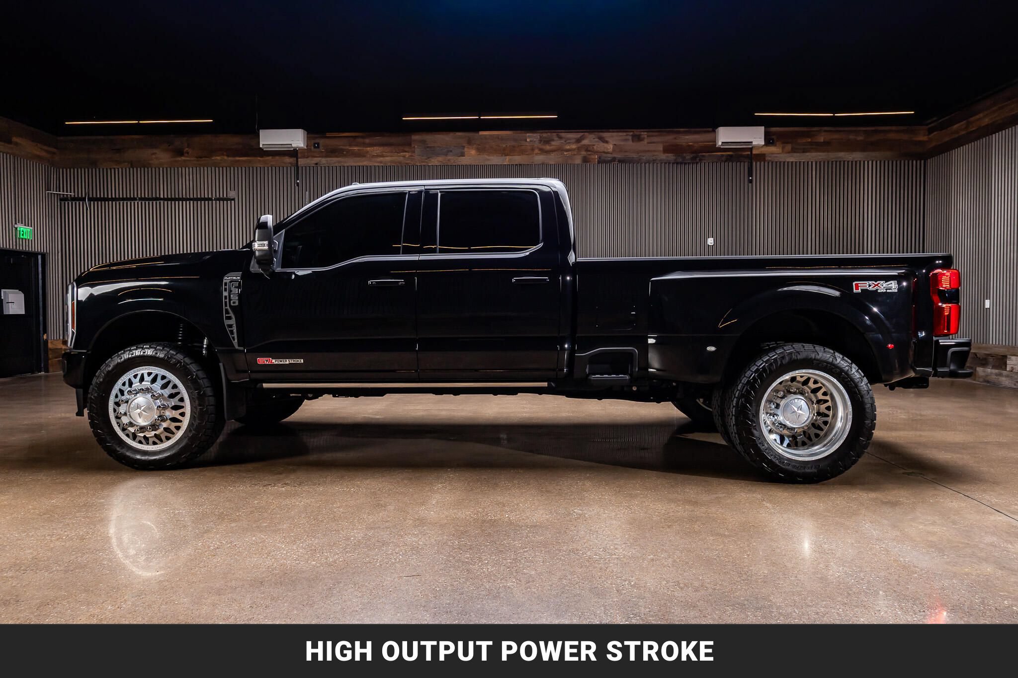 Used 2025 Ford F350 Platinum w/ FX4 Off-Road Package AWD/4WD image 5