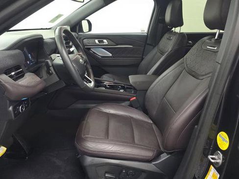 Used 2025 Ford Explorer Platinum w/ Ultimate Package AWD/4WD image 5