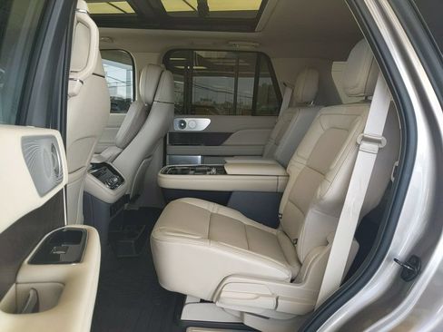 Used 2019 Lincoln Navigator Reserve w/ Cargo Package AWD/4WD image 13