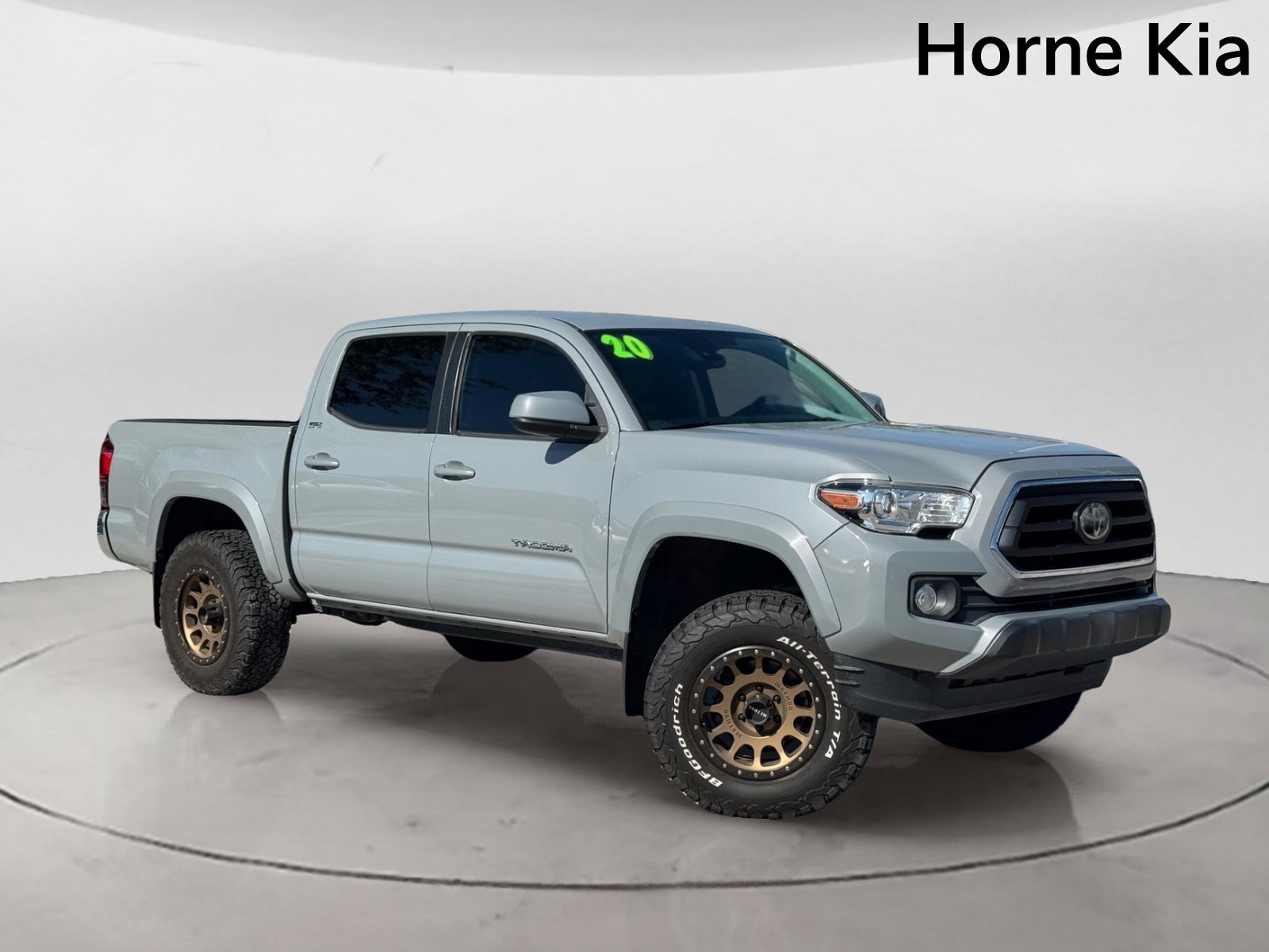 Used 2020 Toyota Tacoma SR5 RWD image 2