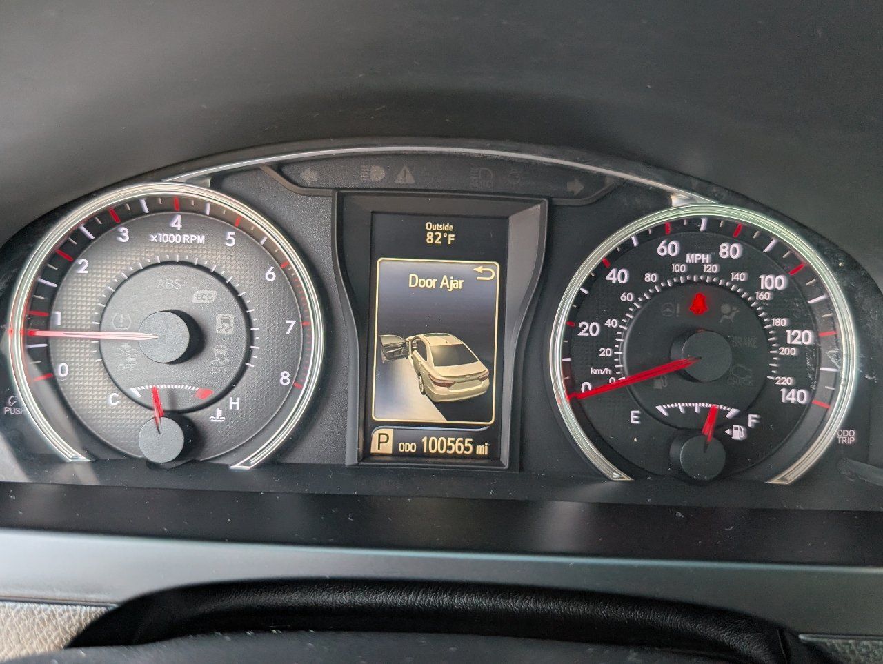 Used 2016 Toyota Camry SE w/ Moonroof Package FWD image 18