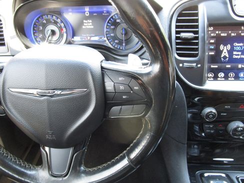 Used 2019 Chrysler 300 S image 14
